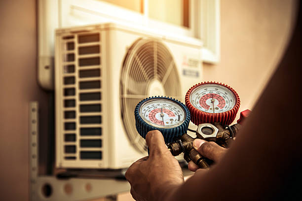 Professional Hvac technician working in Saint Francis, WI